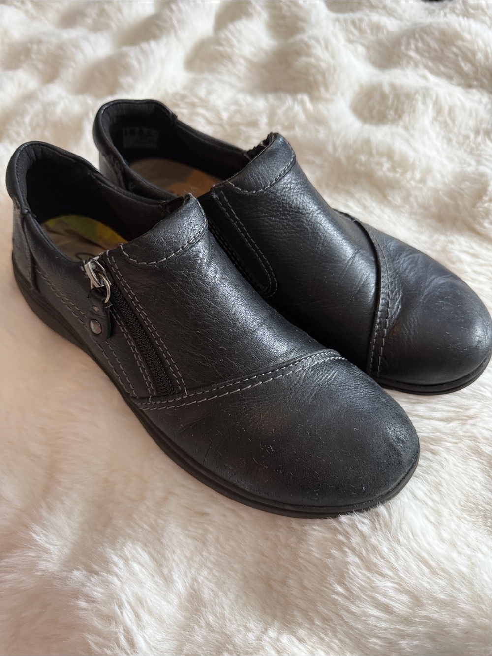 Clarks Carleigh Ray Black Leather Slip-Ons